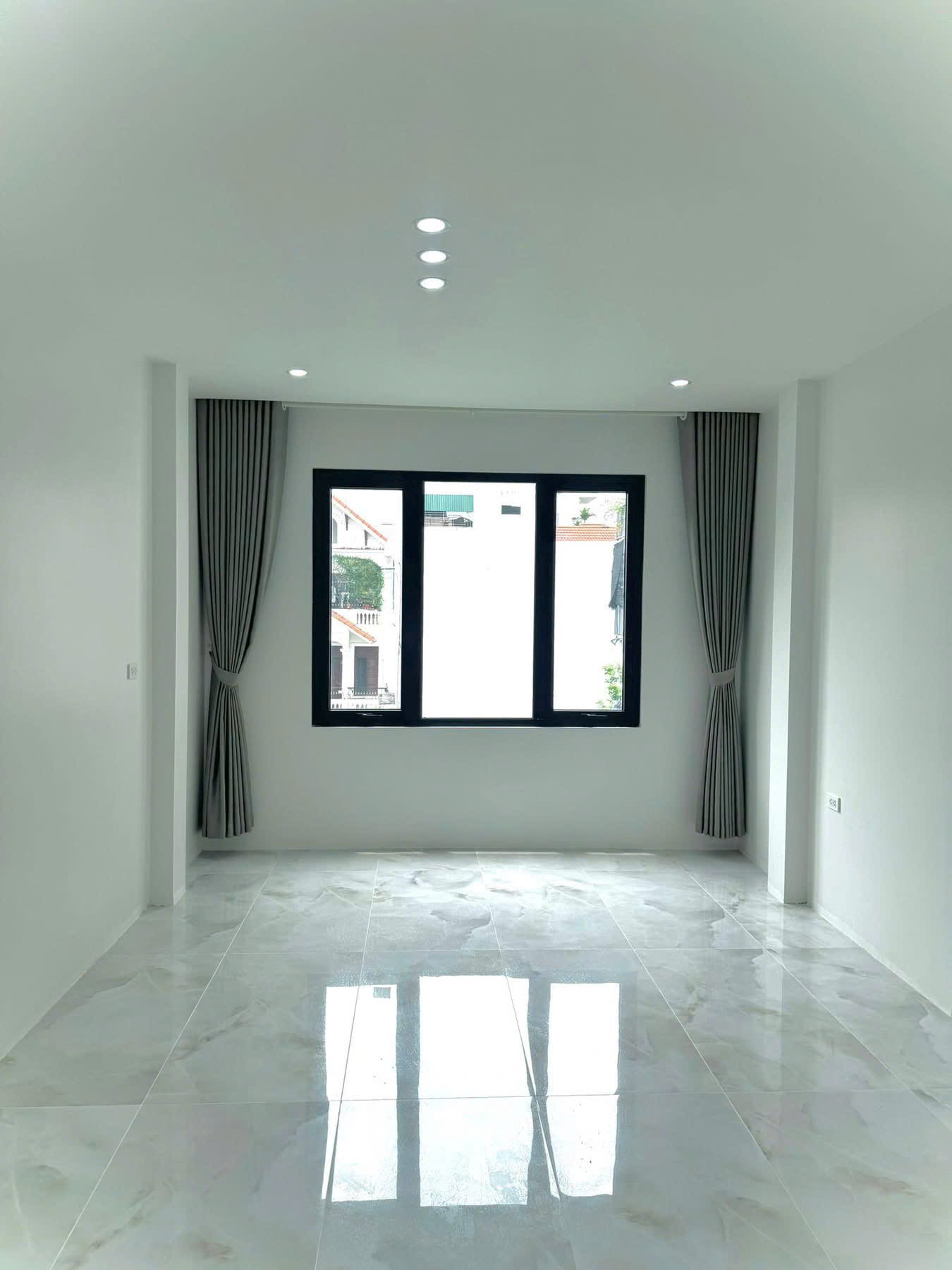 Cho thuê nhà 985 Tam Trinh, 38m2 x 5 tầng, 3 ngủ. Giá 13tr