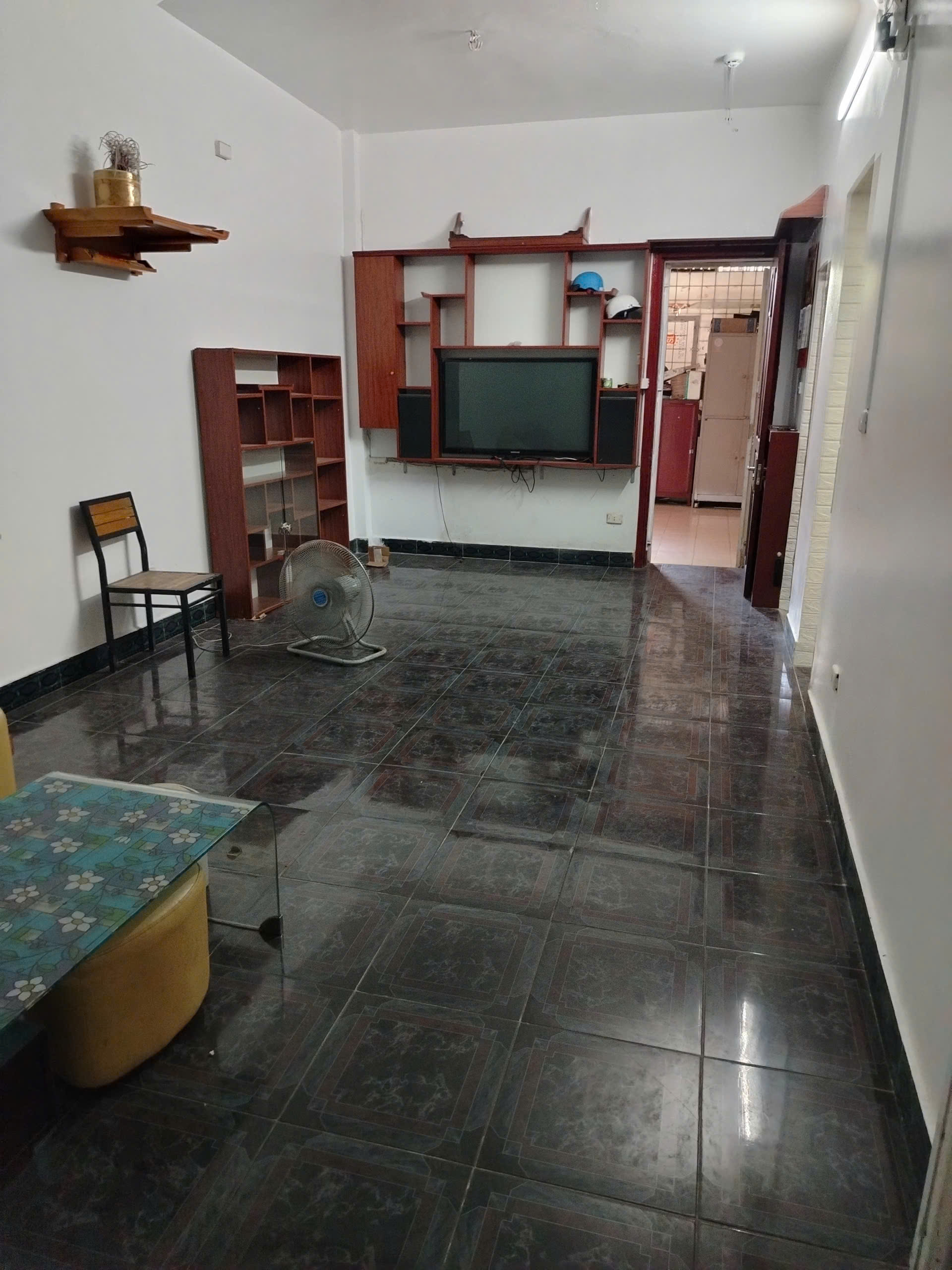 Cho thuê căn hộ Tập thể tầng 2 Đền Lừ, 90m2, 2 ngủ chỉ 8tr5