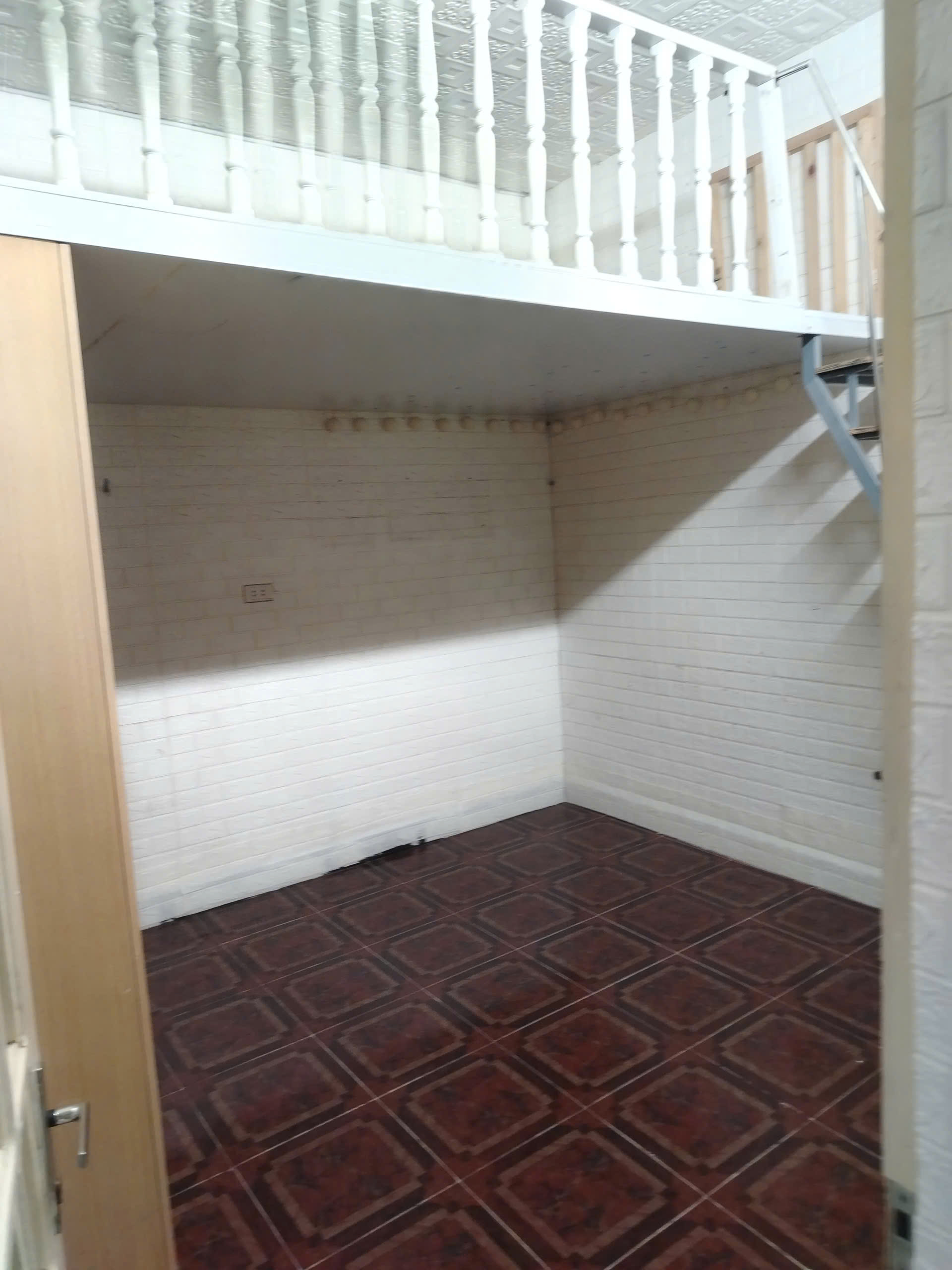 Cho thuê căn hộ Tập thể tầng 2 Đền Lừ, 90m2, 2 ngủ chỉ 8tr5