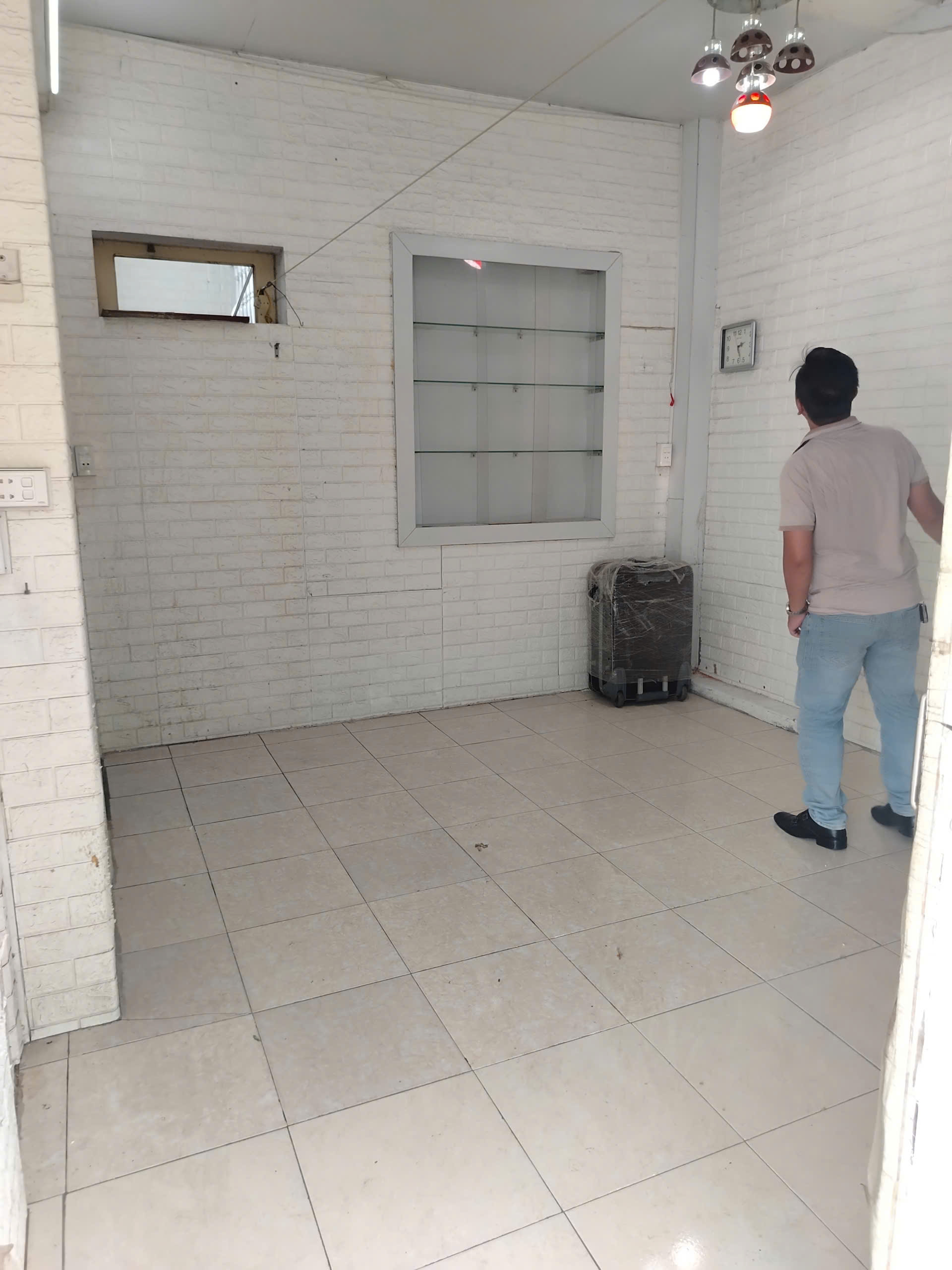 Cho thuê căn hộ Tập thể tầng 2 Đền Lừ, 90m2, 2 ngủ chỉ 8tr5