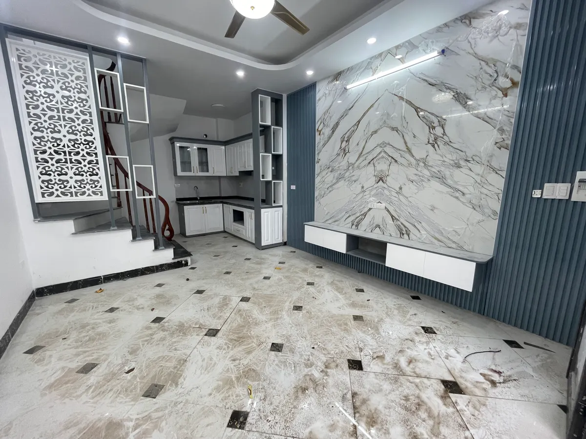 Bán nhà ngõ Việt Hưng, Long Biên. 30m2 x 5 tầng, 3PN, SĐCC, 5.9 tỷ. LH: 0937632289