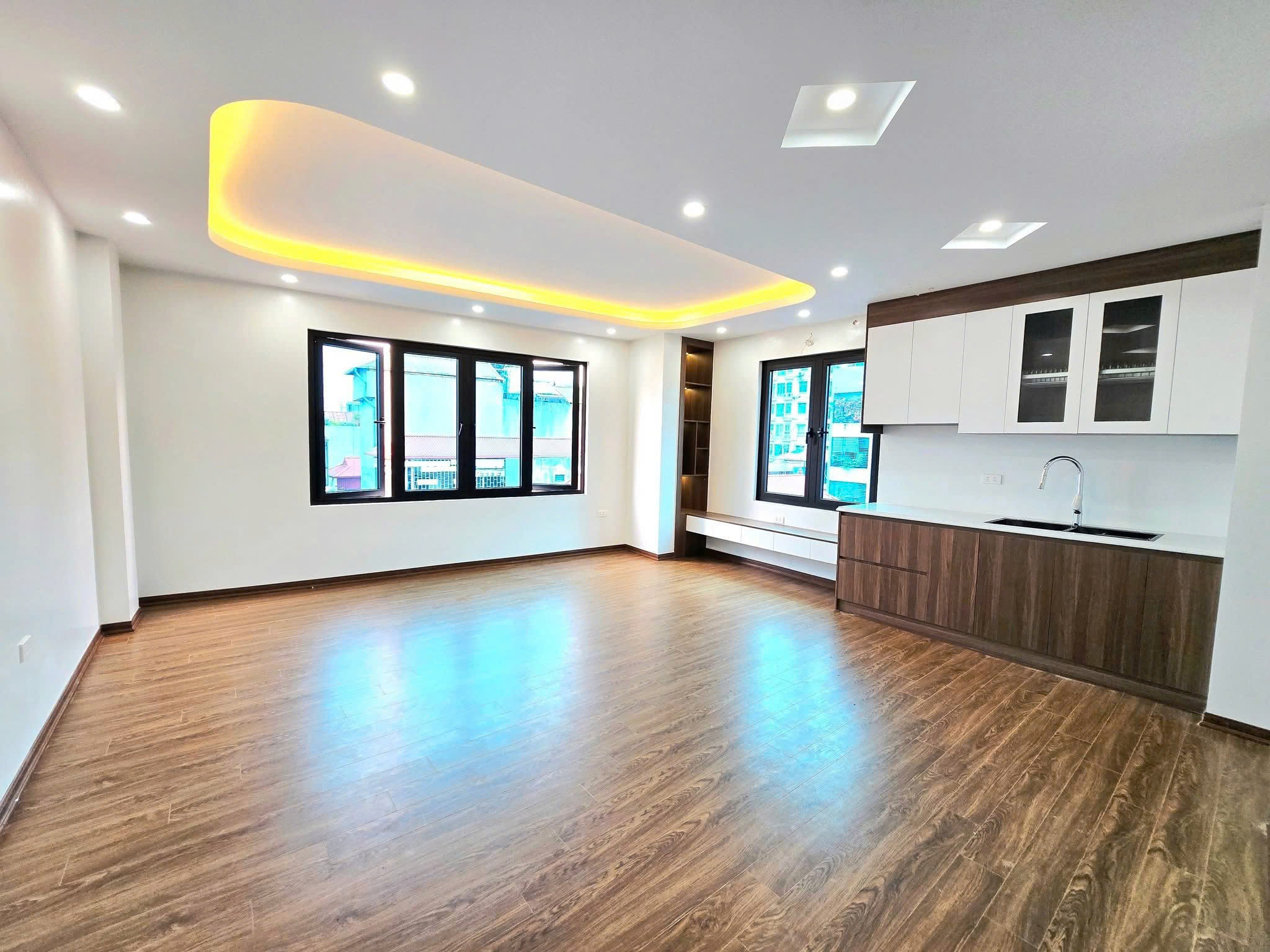 BÁN NHÀ PHÂN LÔ ĐỘI NHÂN, BA ĐÌNH – 43M² x 7T THANG MÁY – MT RỘNG – GARA Ô TÔ – KINH DOANH – GIÁ 17.5 TỶ
