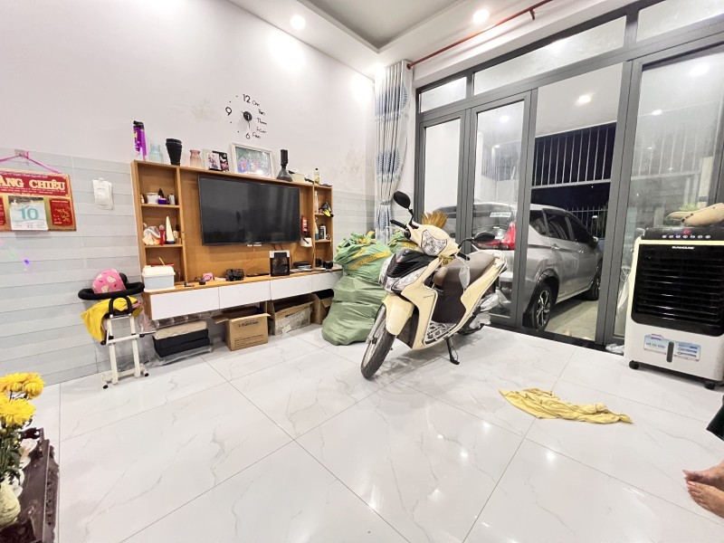 Bán nhà đường Số 11, Linh Xuân, TP HCM. DT 75m2, 2 tầng, 3PN, SH. Giá 5.5 tỷ.