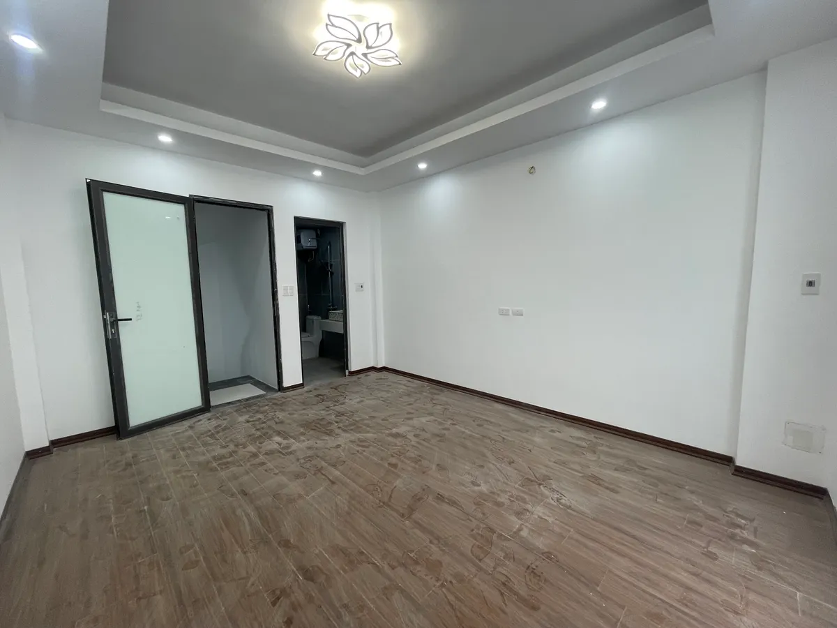 Bán nhà ngõ Việt Hưng, Long Biên. 30m2 x 5 tầng, 3PN, SĐCC, 5.9 tỷ. LH: 0937632289