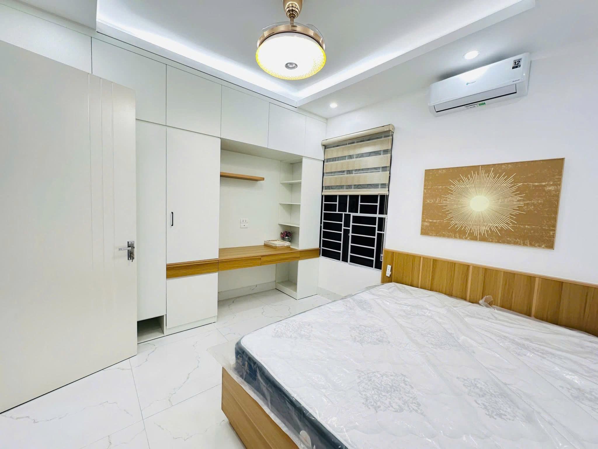 BÁN NHÀ PHÂN LÔ HOÀNG QUỐC VIỆT – 60M² x 6T THANG MÁY – MT 5.1M – GARA Ô TÔ – 2 THOÁNG – GIÁ 26.5 TỶ