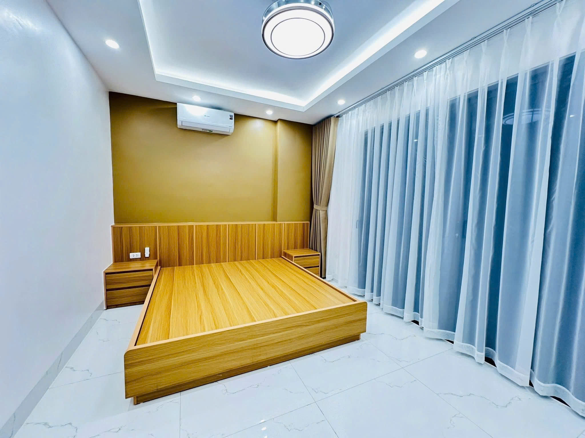 BÁN NHÀ PHÂN LÔ HOÀNG QUỐC VIỆT – 60M² x 6T THANG MÁY – MT 5.1M – GARA Ô TÔ – 2 THOÁNG – GIÁ 26.5 TỶ