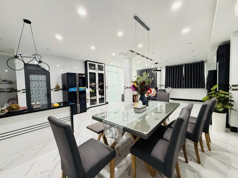 Bán nhà Mặt tiền Ung Văn Khiêm – gần Nguyễn Gia Trí, 7,5x15m, 3 Tầng – 4PN, 24,9 tỷ.