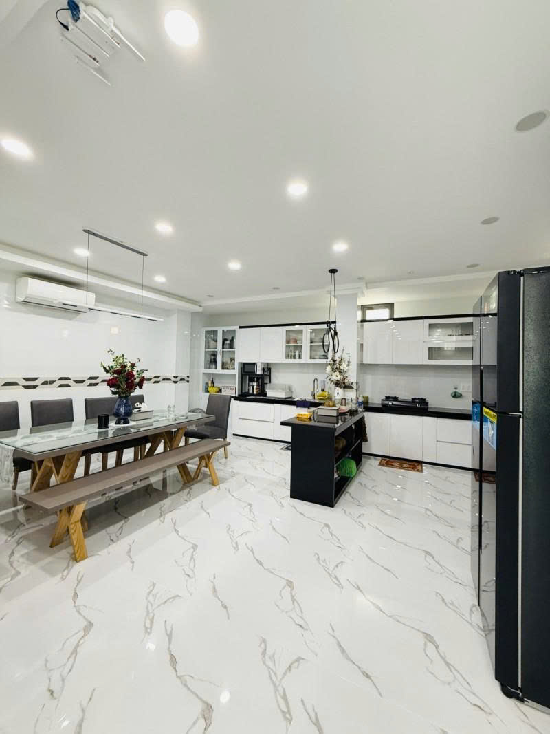 Bán nhà Mặt tiền Ung Văn Khiêm – gần Nguyễn Gia Trí, 7,5x15m, 3 Tầng – 4PN, 24,9 tỷ.