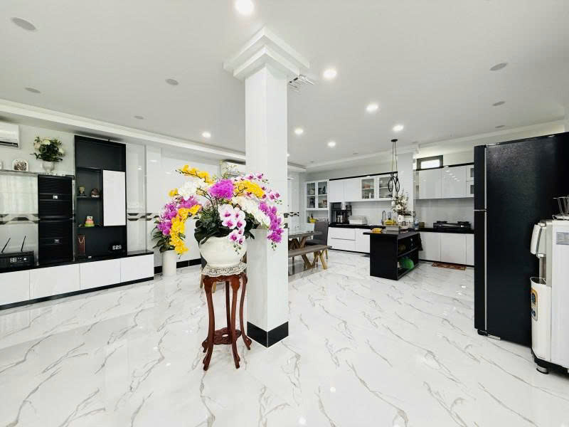 Bán nhà Mặt tiền Ung Văn Khiêm – gần Nguyễn Gia Trí, 7,5x15m, 3 Tầng – 4PN, 24,9 tỷ.