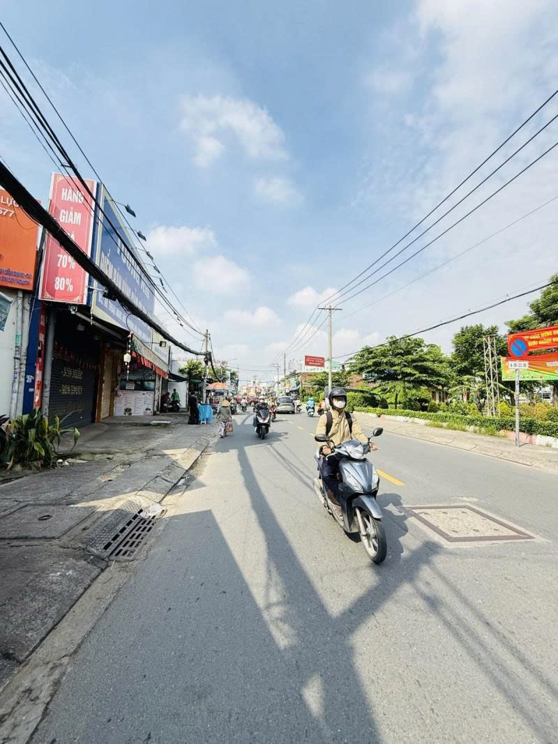 Bán nhà Mặt tiền Thoại Ngọc Hầu – ngay UBND Quận Tân Phú, 7,5x30m, 2 tầng, 25,9 tỷ.