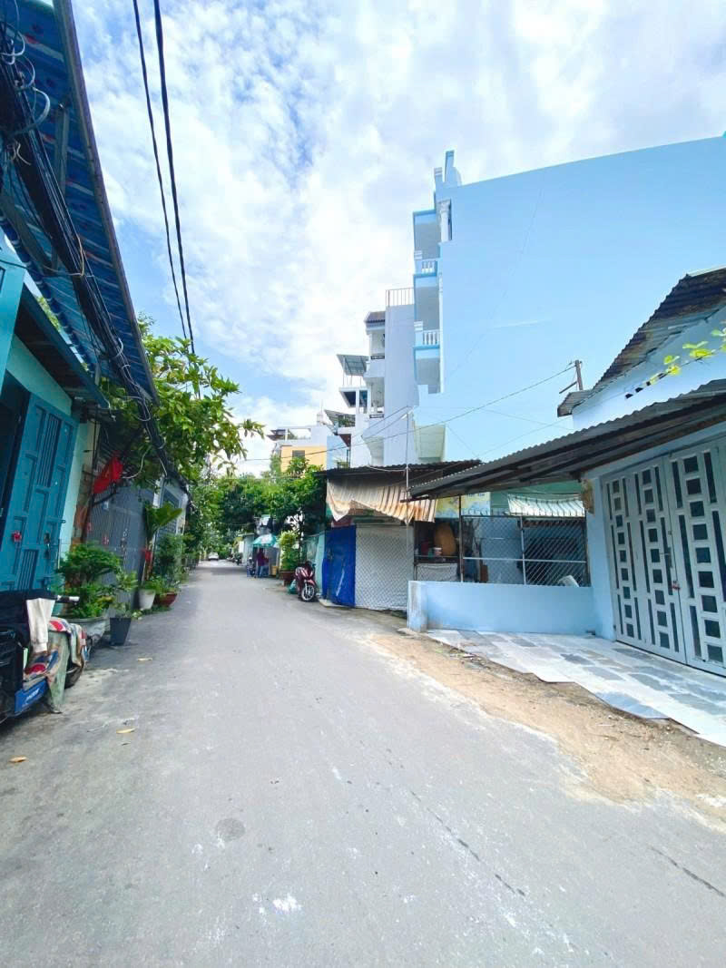 Bán nhà Hẻm 8m Đường số 59, ngay Chợ Thạch Đà, 5,3x33m, Cấp 4 – có 10 PN, chỉ 9,5 tỷ.