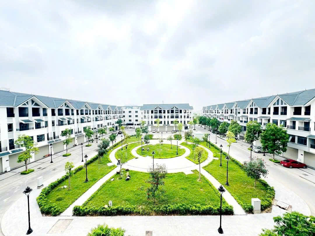 BÁN NHANH – LÔ LIỀN KỀ – HINDO NE – VỊ TRÍ ĐẸP SÁT CHỤC 30M – GẦN ĐƯỜNG 3.5. GIÁ CHỈ 16X TÝ LÀ ĐÃ SỞ HỬU NGAY CĂN LIỀN KẾ SẦM UẤT. NHANH TAY LH; 0964982442.