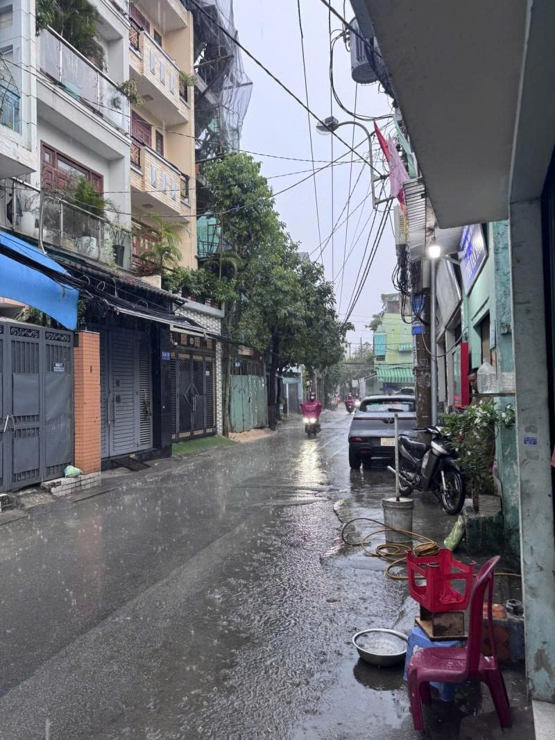 Bán nhà lô góc hẻm 8m Lạc Long Quân, gần CHợ Vải Tân Bình, 6,8×17,5m, 3 Tâng, 13,8 tỷ.