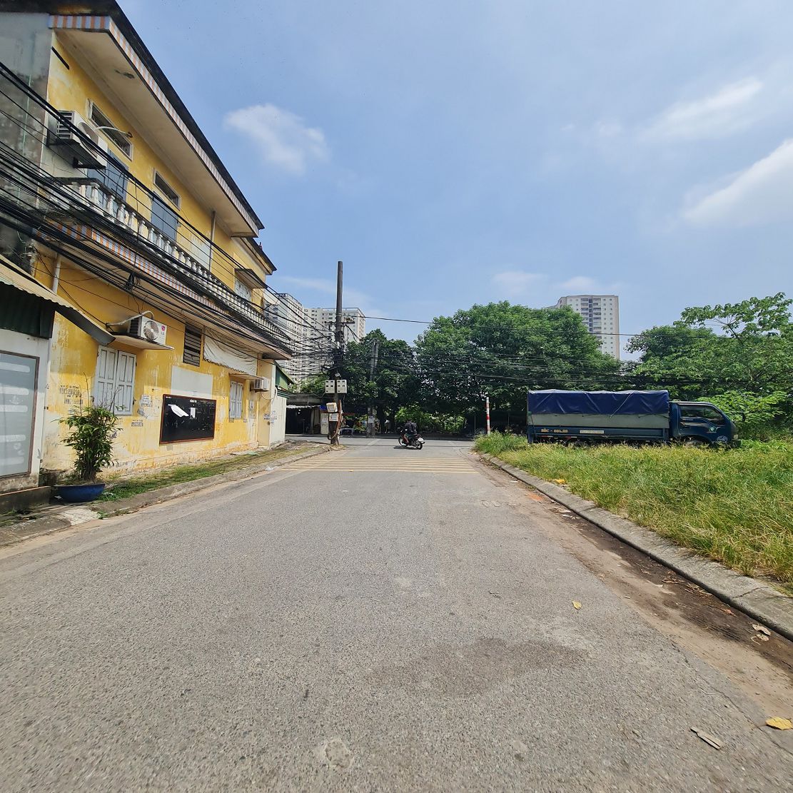 2 tỷ x có 50m2 đất Dương Quang, Gia Lâm, ô tô vào. Lh 0989894845