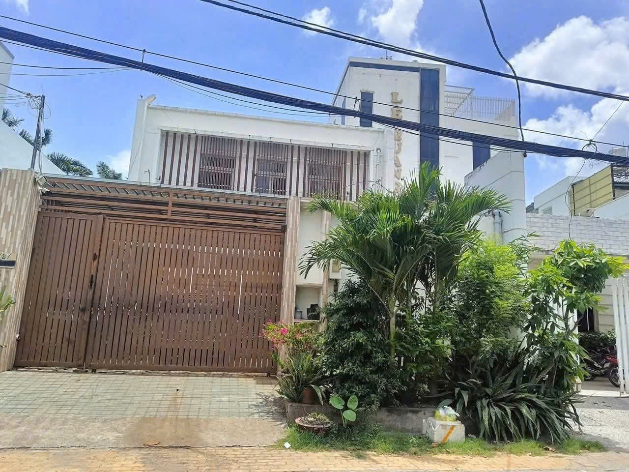 BÁN NHÀ SHR (10×37) – MẶT TIỀN BÀ TRIỆU, HÓC MÔN – VỊ TRÍ ĐẸP NGAY BV HÓC MÔN