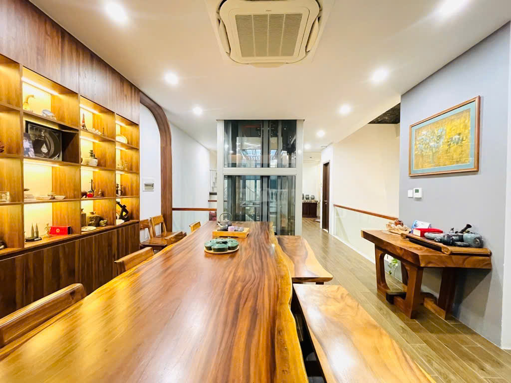 Bán nhà phố Linh Lang, 6 tầng thang máy, 2 mặt thoáng, 20 tỷ