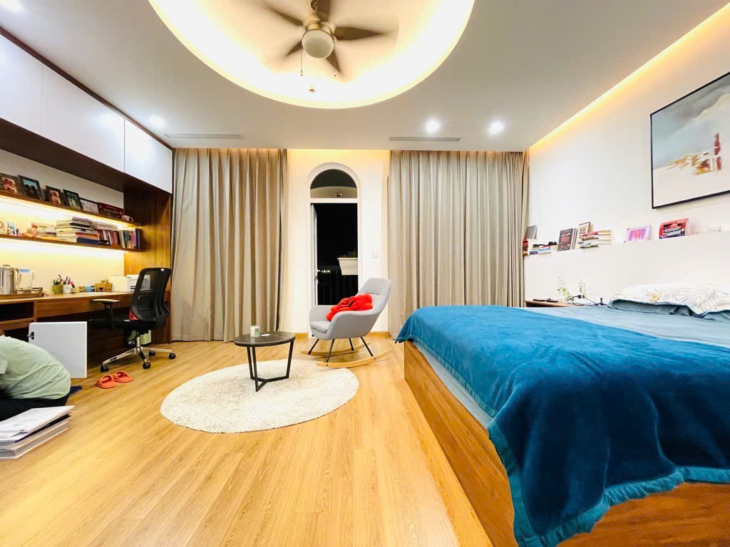 Bán nhà phố Linh Lang, 6 tầng thang máy, 2 mặt thoáng, 20 tỷ