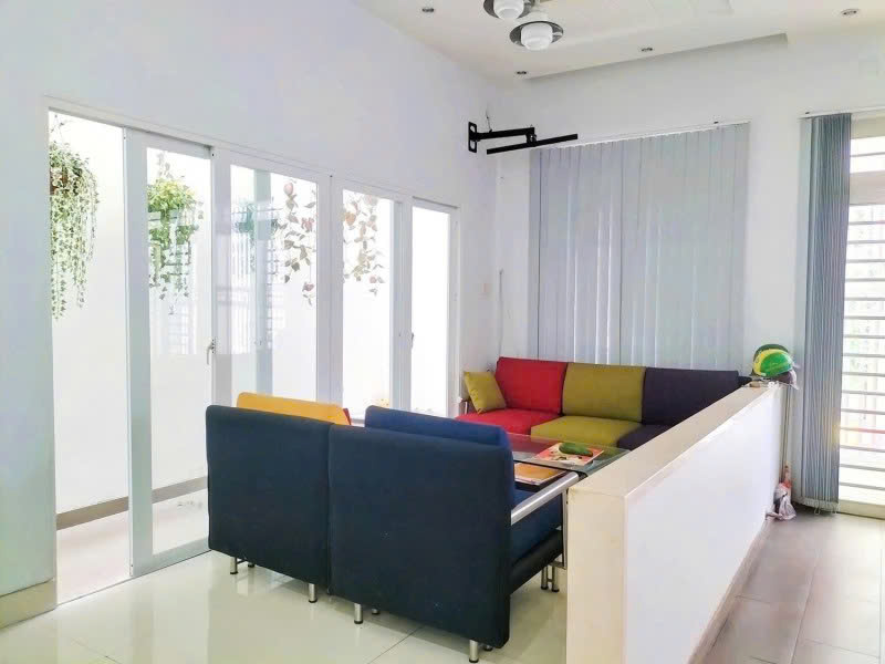 Bán nhà lô góc hẻm 8m Lạc Long Quân, gần CHợ Vải Tân Bình, 6,8×17,5m, 3 Tâng, 13,8 tỷ.