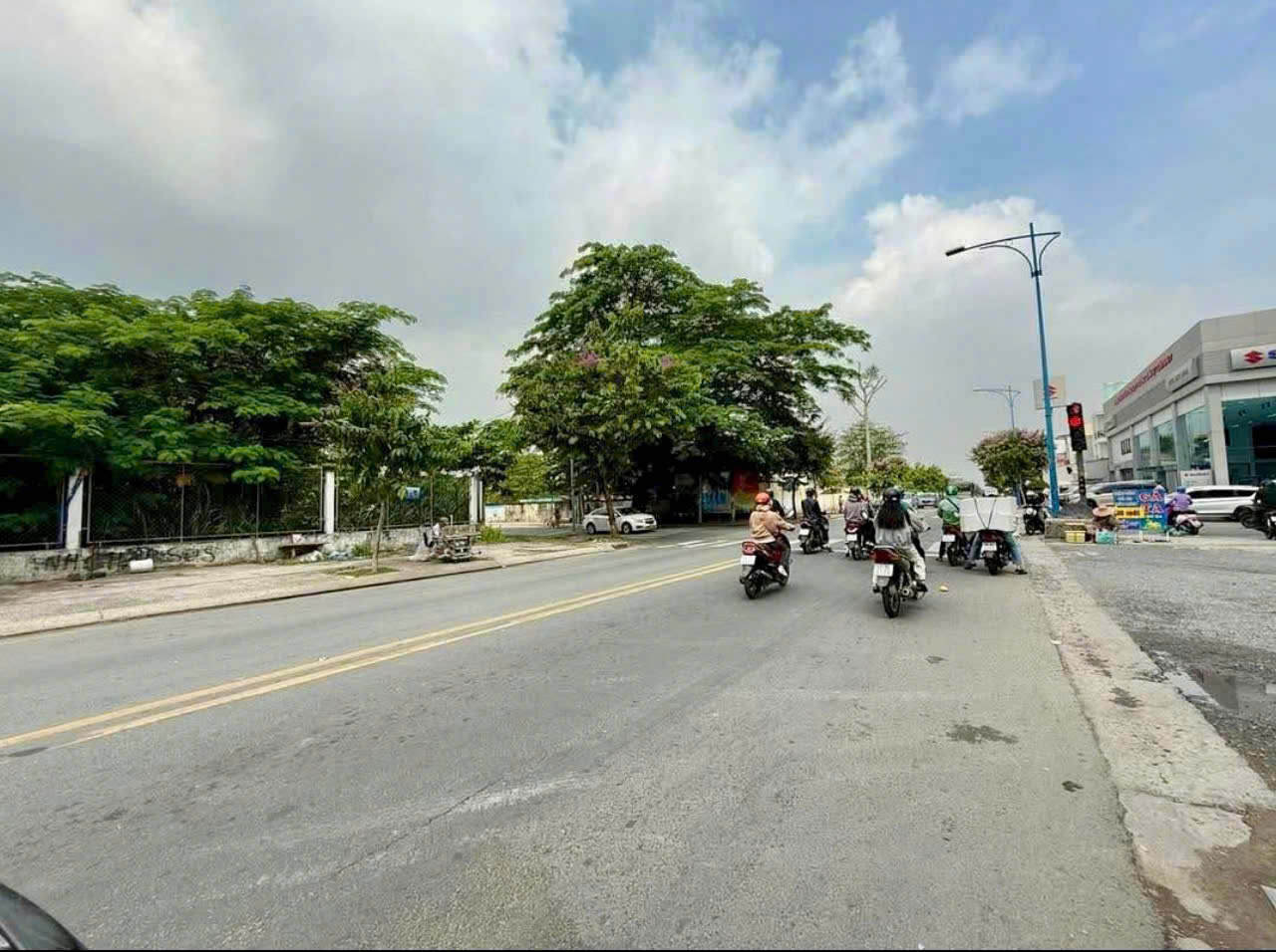 BÁN NHÀ ĐÔI (10×20) MT NHỰA LÊ LỢI GẦN NGÃ 3 HỒNG CHÂU, QL22 GIÁ 20 TỶ