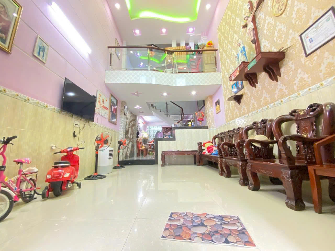 Bán nhà ở đường Quang Trung P11 đối diện chợ Hạnh Thông Tây DT 5* 17m, 2 lầu, giá chỉ 7,7 tỷ
