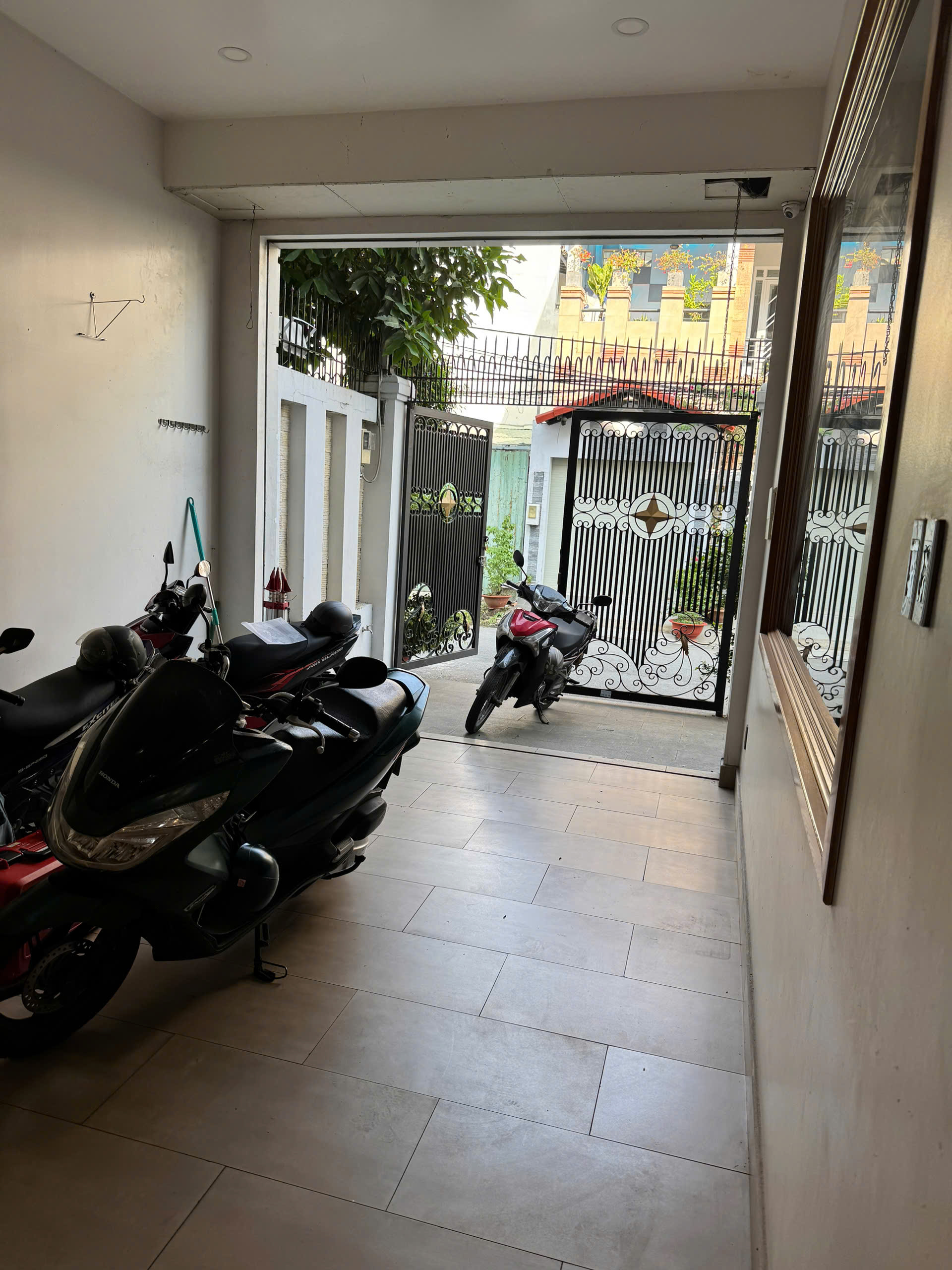 Cho thuê căn biệt thự đường 23, Hiệp Bình Chánh, nhà xây 1 trệt 2 lầu, sân thượng. DT 8×15