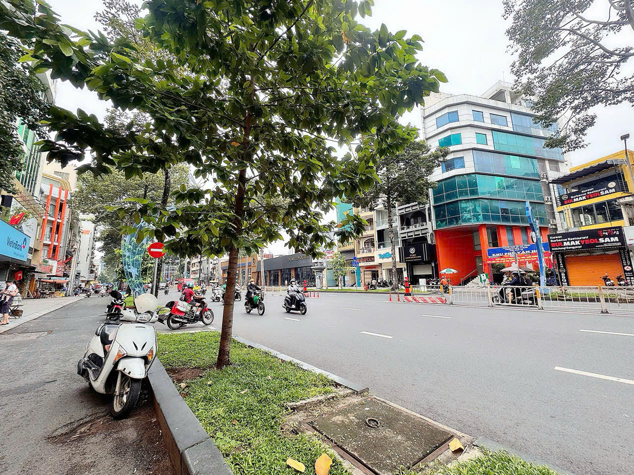 ĐỘC TÔN HIẾM BÁN – MTKD Đ.TRẦN HƯNG ĐẠO, QUẬN 1 – DÒNG TIỀN ĐỀU 88TR/TH – GIANG GIANG: 0901611116
