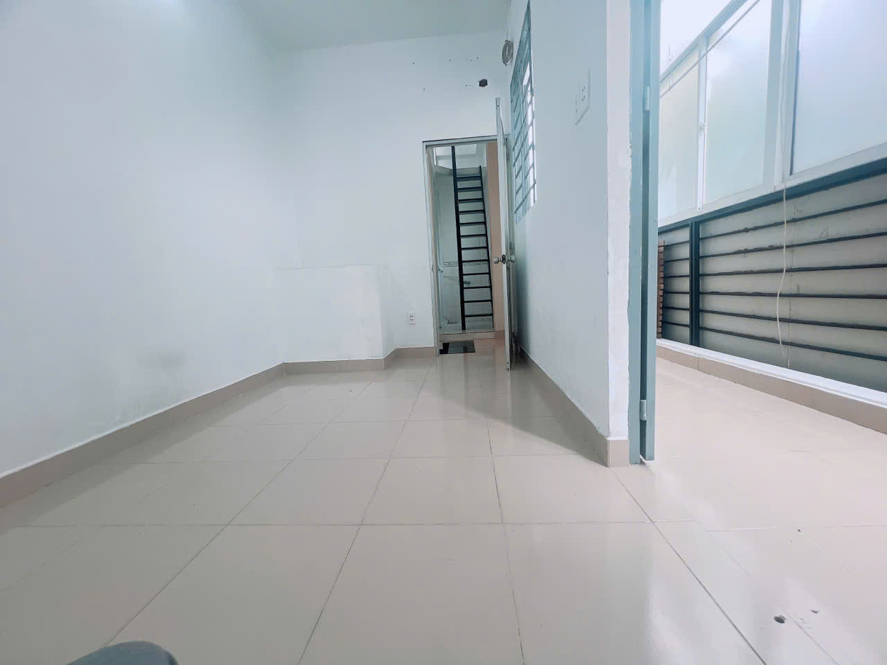 Cách 1 căn nhà ra mặt tiền xe hơi 🚘Q4 Ngang 3.5 dài 7 HƠN 2 TỶ