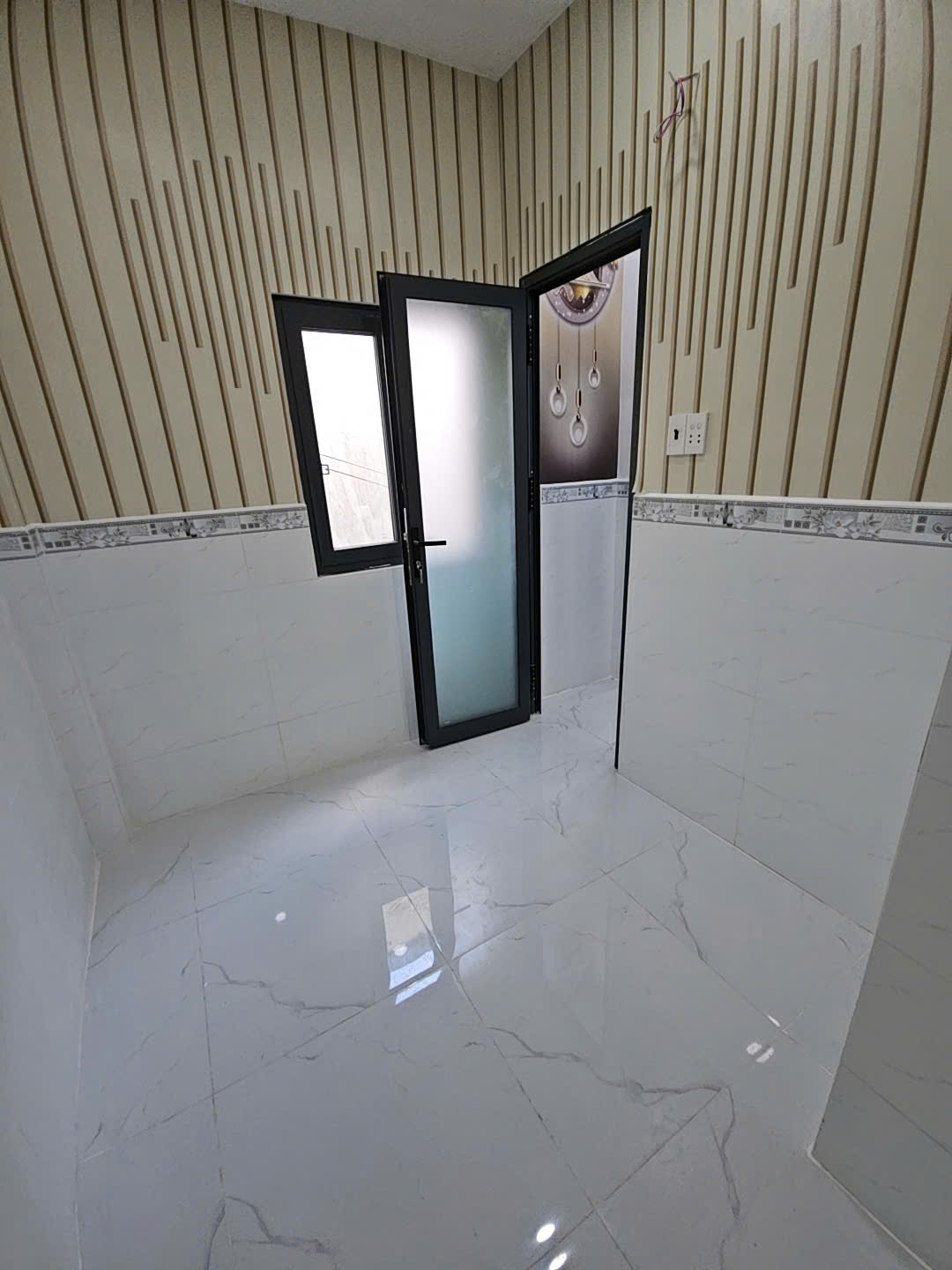 SÁT MẶT TIỀN HẺM NGANG 3.5 M DIỆN TÍCH 23.5M2 ĐÚC BÊ TÔNG Q4 HƠN 2 TỶ