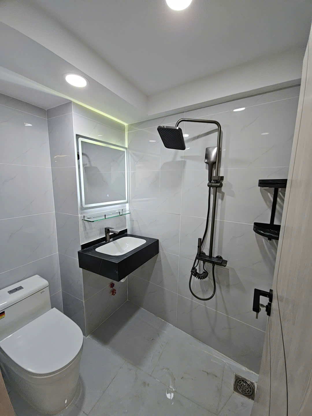 NHÀ MỚI Sát mặt tiền Q4 NGANG 3 DÀI 10 4T CÓ 4 TỎI Q4