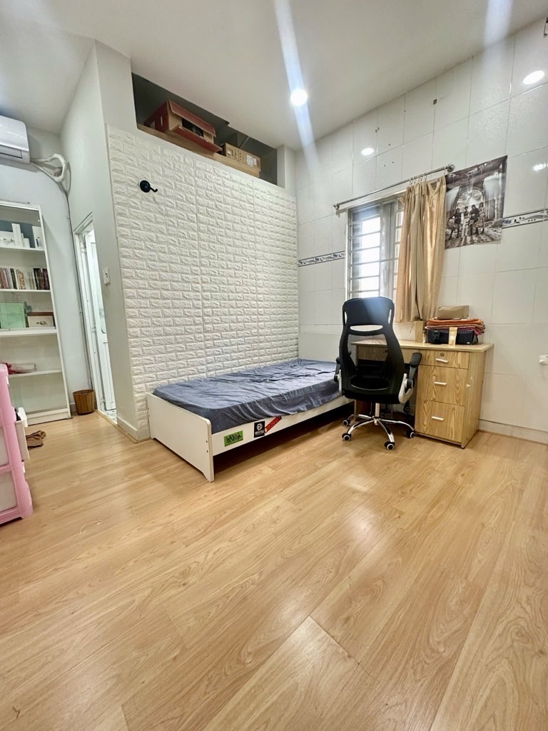 💥 BÁN NHÀ 3 TẦNG- CÁCH MT TÔN ĐẢN VÀI BƯỚC CHÂN- KẾ BÊN PHỐ ẨM THỰC VĨNH KHÁNH RA HOÀNG DIỆU ĐẾN TRƯỜNG ĐH NGUYỄN TẤT THÀNH.