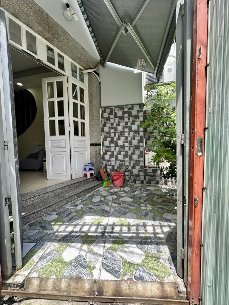 💥 BÁN NHÀ 3 TẦNG- CÁCH MT TÔN ĐẢN VÀI BƯỚC CHÂN- KẾ BÊN PHỐ ẨM THỰC VĨNH KHÁNH RA HOÀNG DIỆU ĐẾN TRƯỜNG ĐH NGUYỄN TẤT THÀNH.