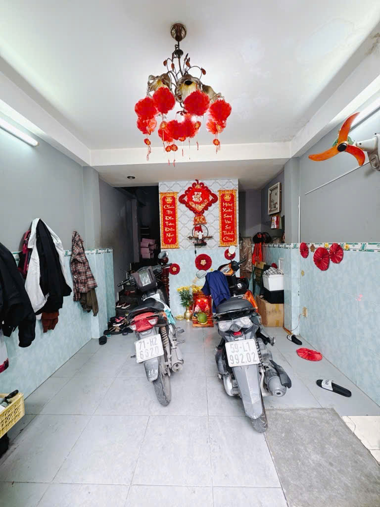 Mặt tiền kinh doanh Dòng tiền 30 triệu tháng Ngang 6.5 x đúc 6 tấm Có 7 tỷ