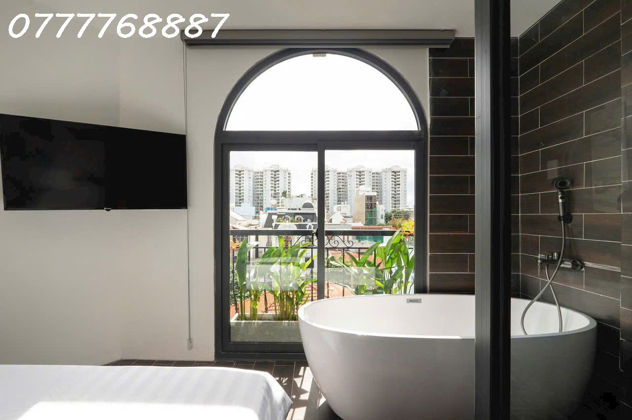 Bán khách sạn góc 2MT siêu đẹp, mới 100% dòng tiền tốt 140tr/ tháng