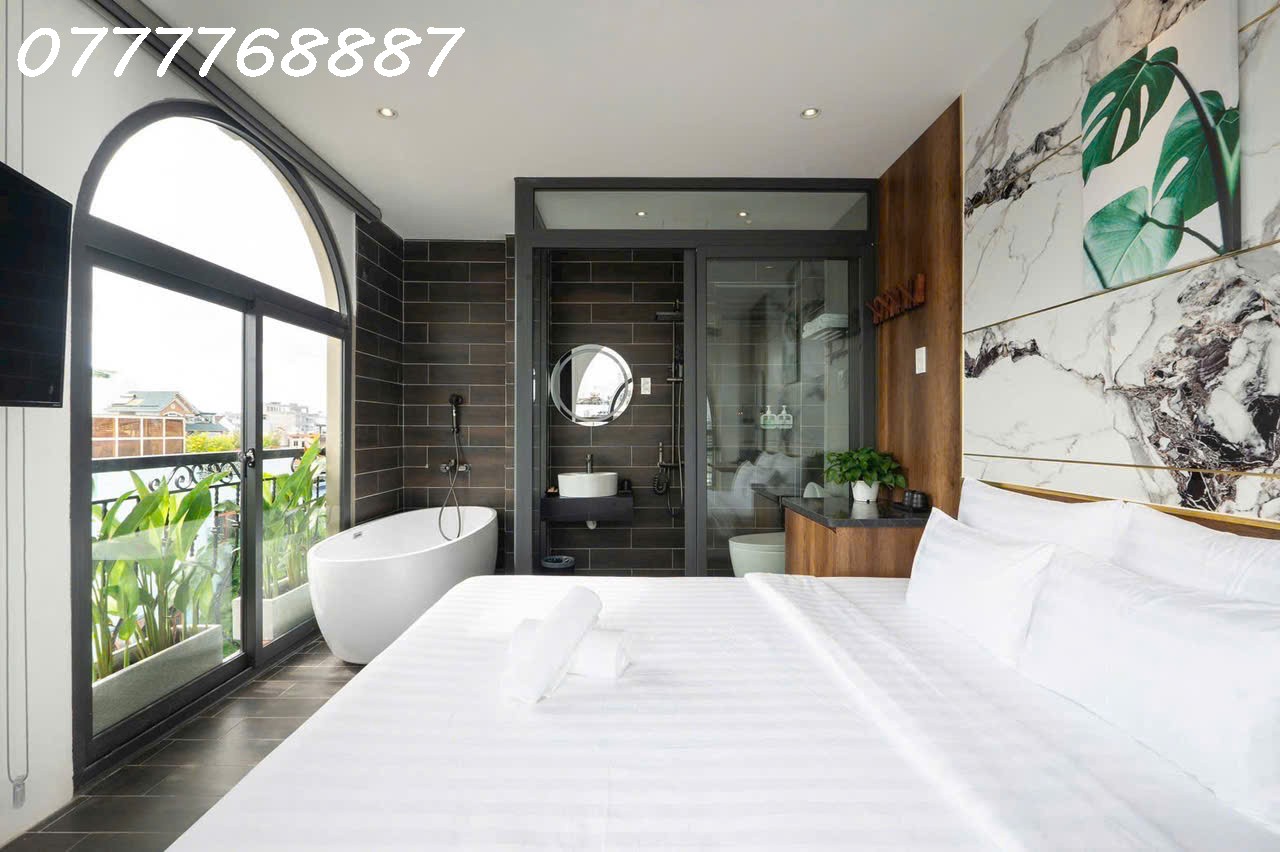 Bán khách sạn góc 2MT siêu đẹp, mới 100% dòng tiền tốt 140tr/ tháng