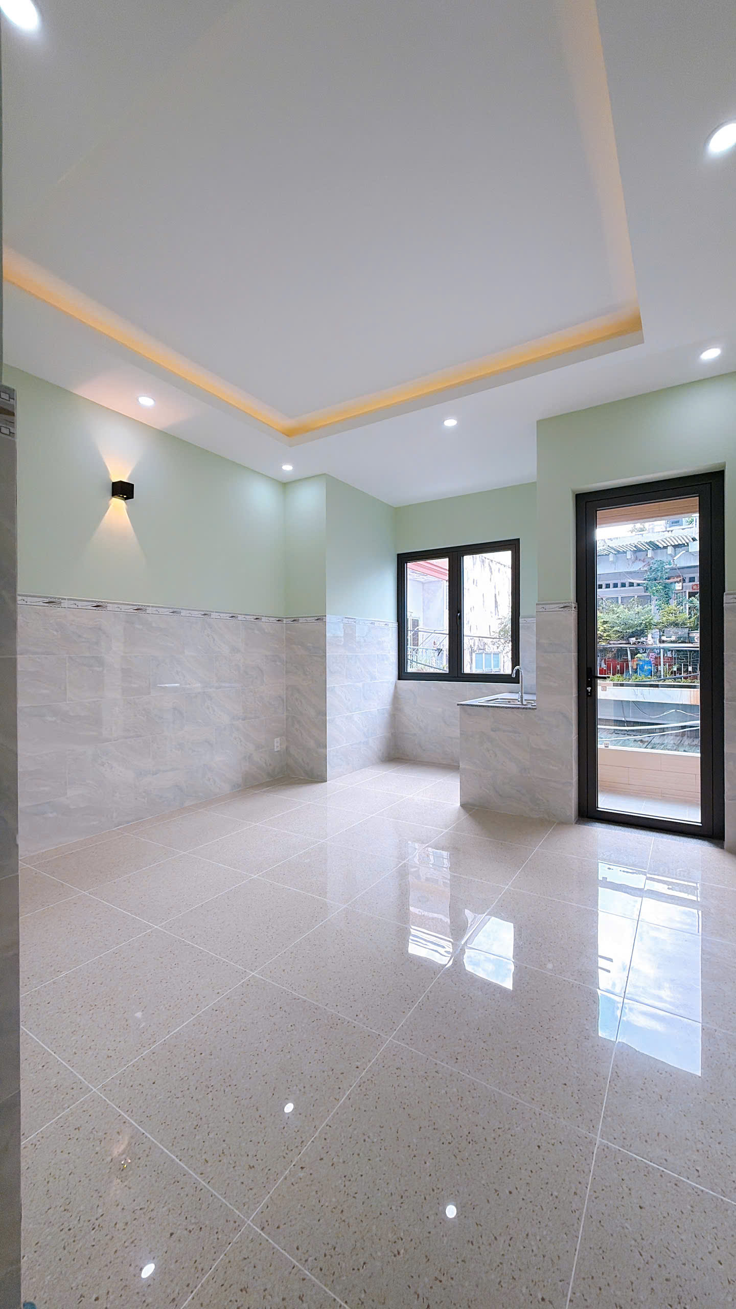 NHÀ MỚI XÂY ĐÚC 4 TẤM DT 4 X24 CÓ 6 TỶ VIP Q4