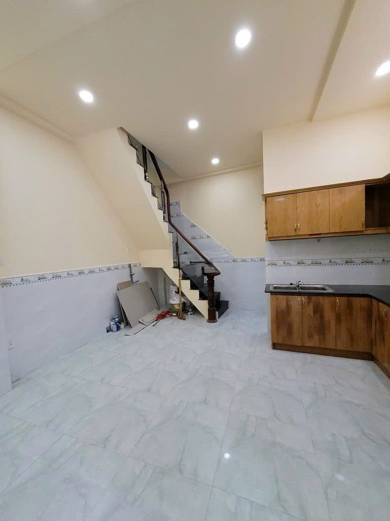 CHO THUÊ NHÀ NGUYÊN CĂN-QUẬN 10-CAO THẮNG-4PN-NGANG 4M-CHỈ 14TR