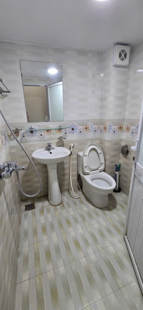 Cho thuê nhà ở ngõ 182 Phú Diễn, phường Phú Diễn, Bắc Từ Liêm. DT 42m x 5 tầng, giá 17tr