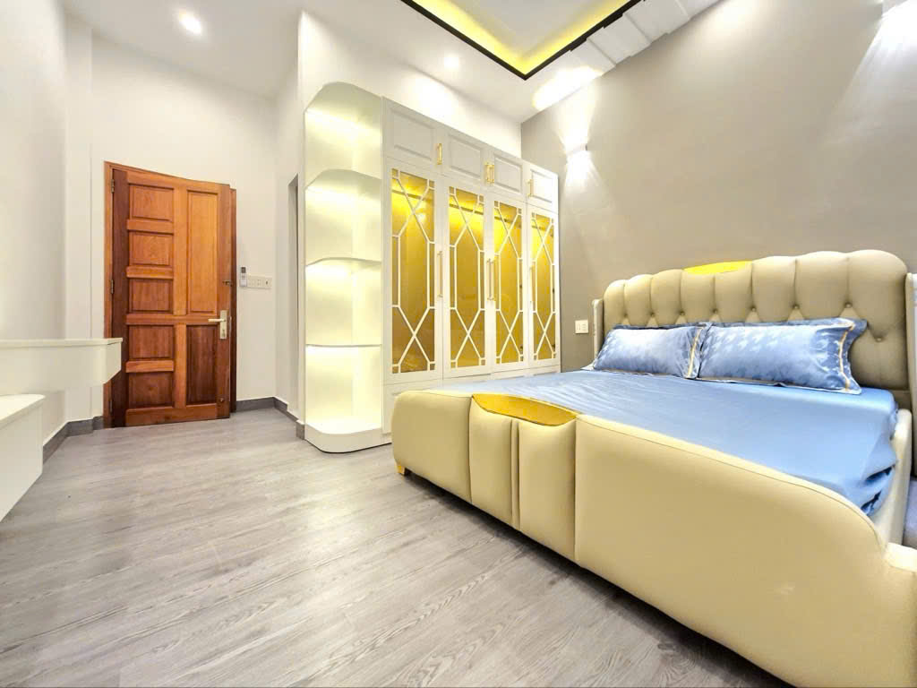 SÁT MẶT TIỀN XE HƠI Q7 CÓ 7 TỎI