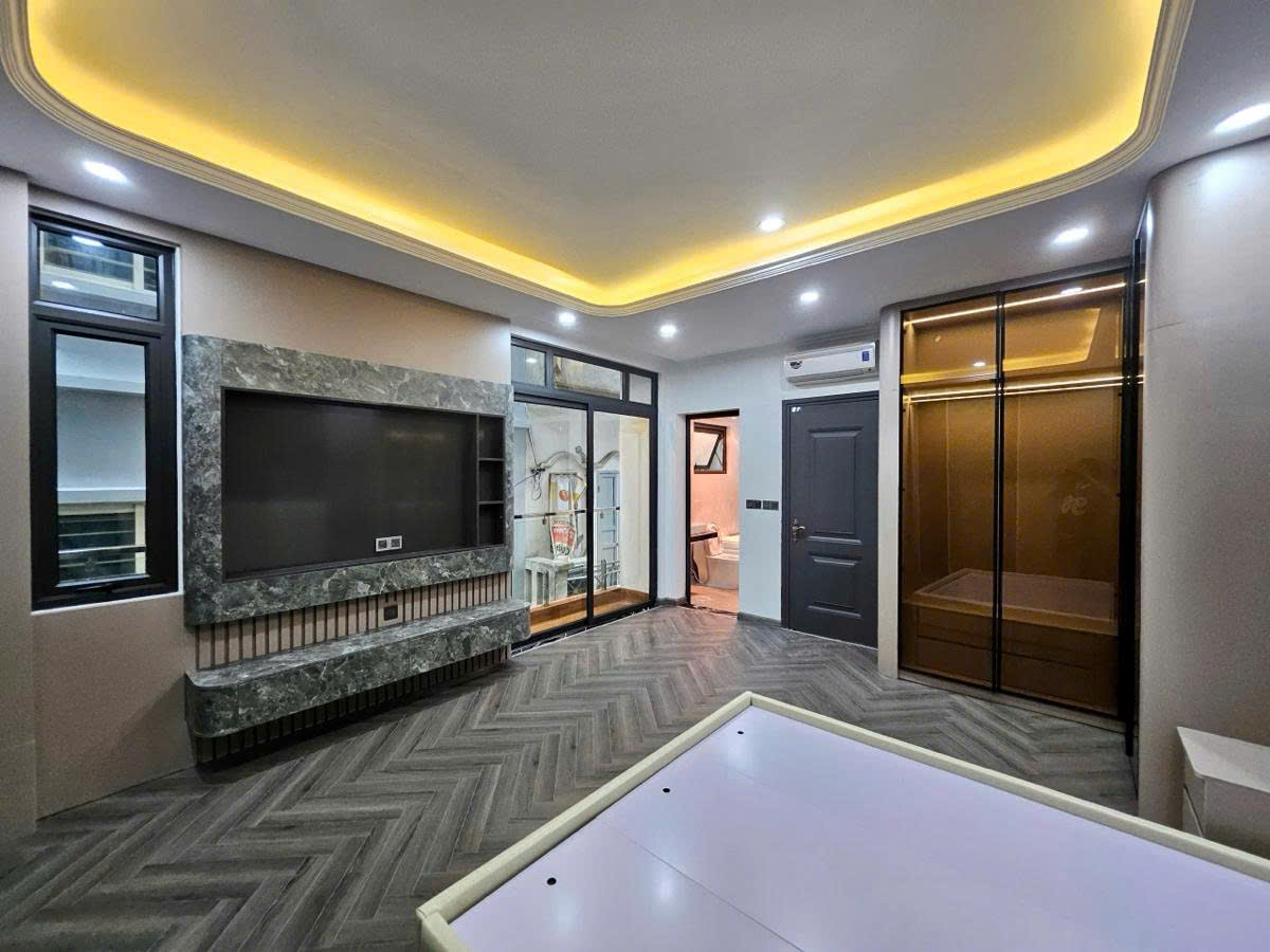 NHÀ MỚI 6 TẦNG THANG MÁY – TRUNG TÂM BỒ ĐỀ LONG BIÊN