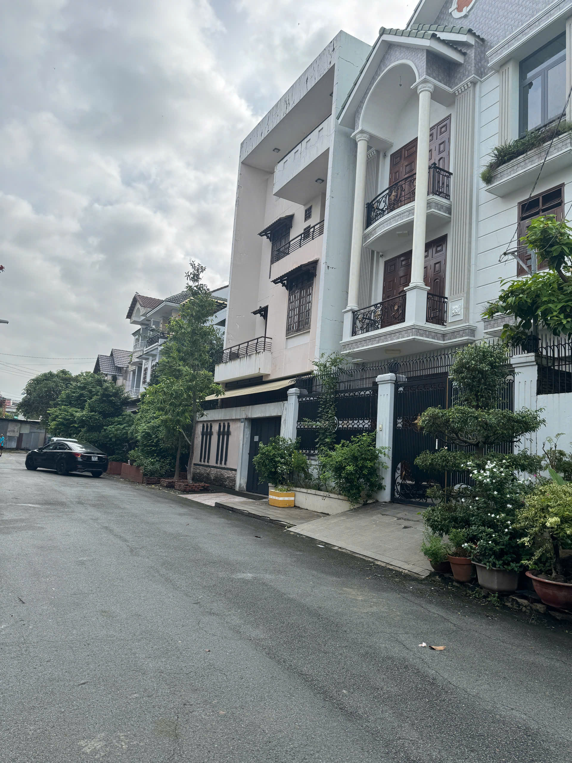 Cho thuê căn biệt thự đường 23, Hiệp Bình Chánh, nhà xây 1 trệt 2 lầu, sân thượng. DT 8×15