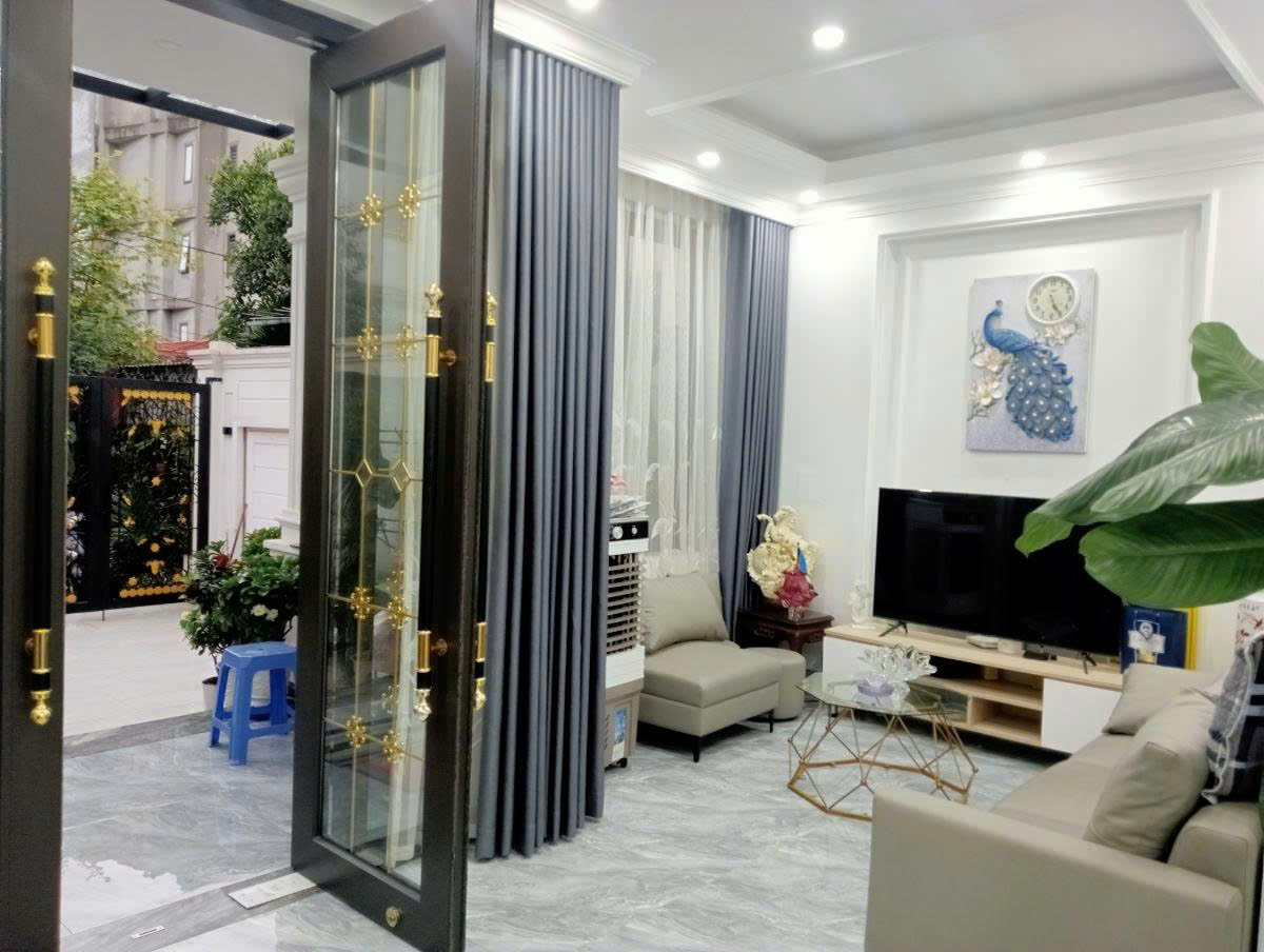 LONG BIÊN BÁN BIỆT THỰ MINI SÂN VƯỜN – VỊ TRÍ TRUNG TÂM – 3 THOÁNG