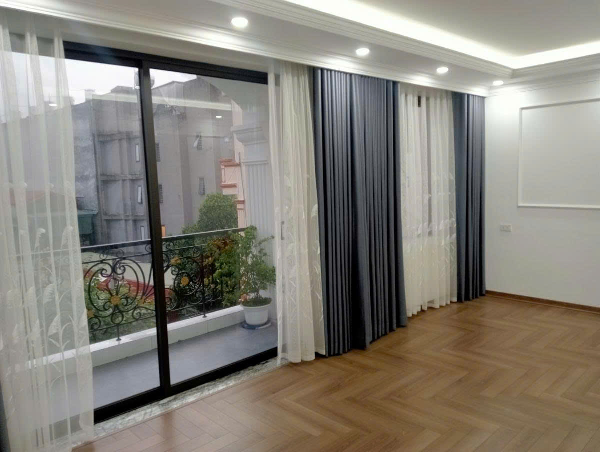 LONG BIÊN BÁN BIỆT THỰ MINI SÂN VƯỜN – VỊ TRÍ TRUNG TÂM – 3 THOÁNG