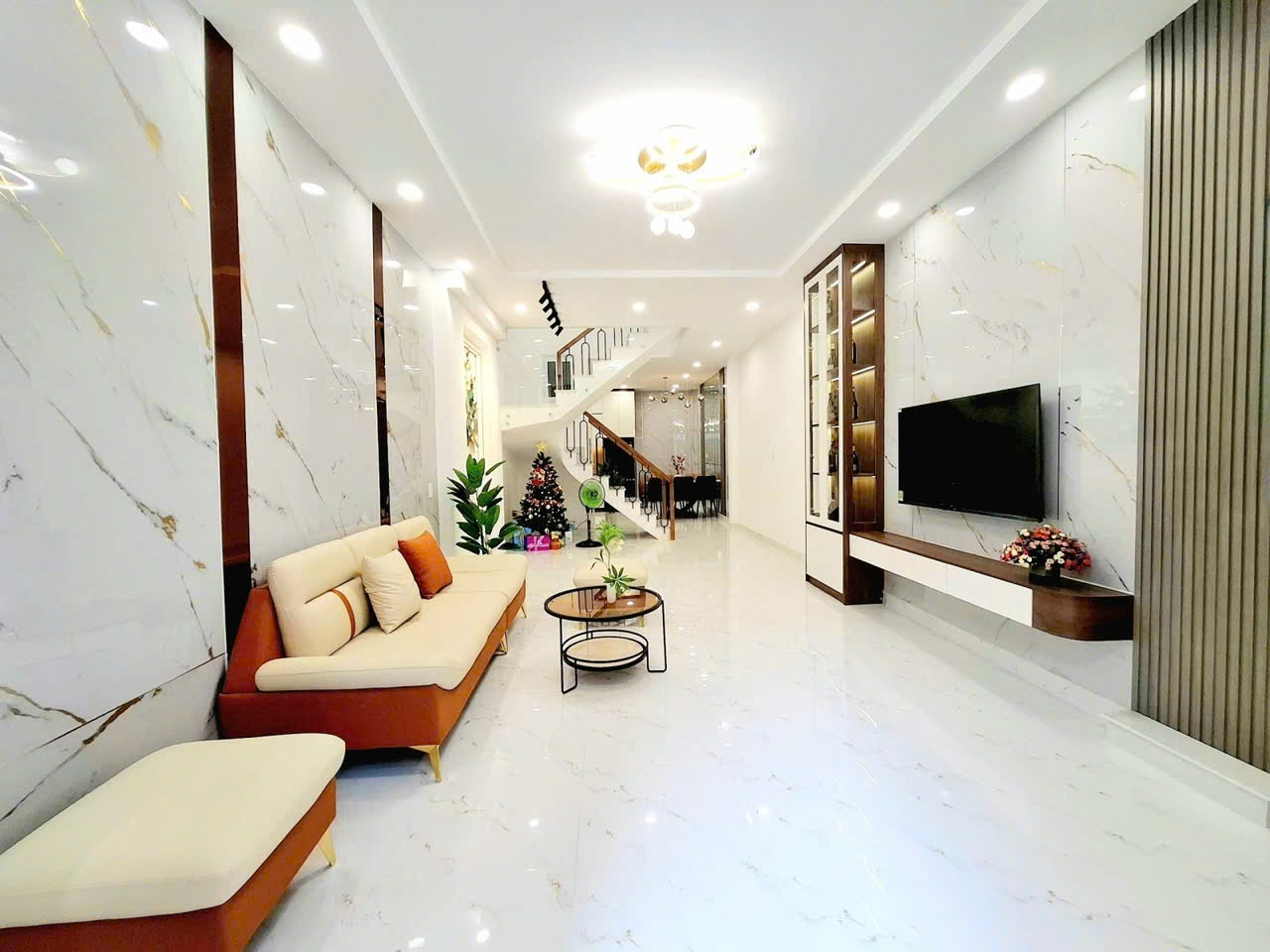 Bán nhà Tô Hiệu, Hẻm 6m ô tô đỗ cửa, Hẻm thông, (4×13.3) 3 tầng mới, Chỉ 8tỷ nhỉnh xíu