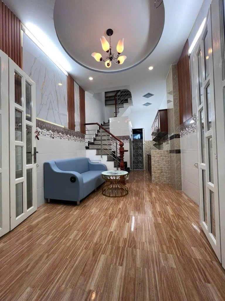 NHÀ 3 LẦU NHỎ ĐẸP – THIẾT KẾ SANG TRỌNG – HẺM XE HƠI 6M – NGAY TT THỊ TRẤN NHÀ BÈ – HUỲNH TẤN PHÁT – GIÁ 2xx TỶ