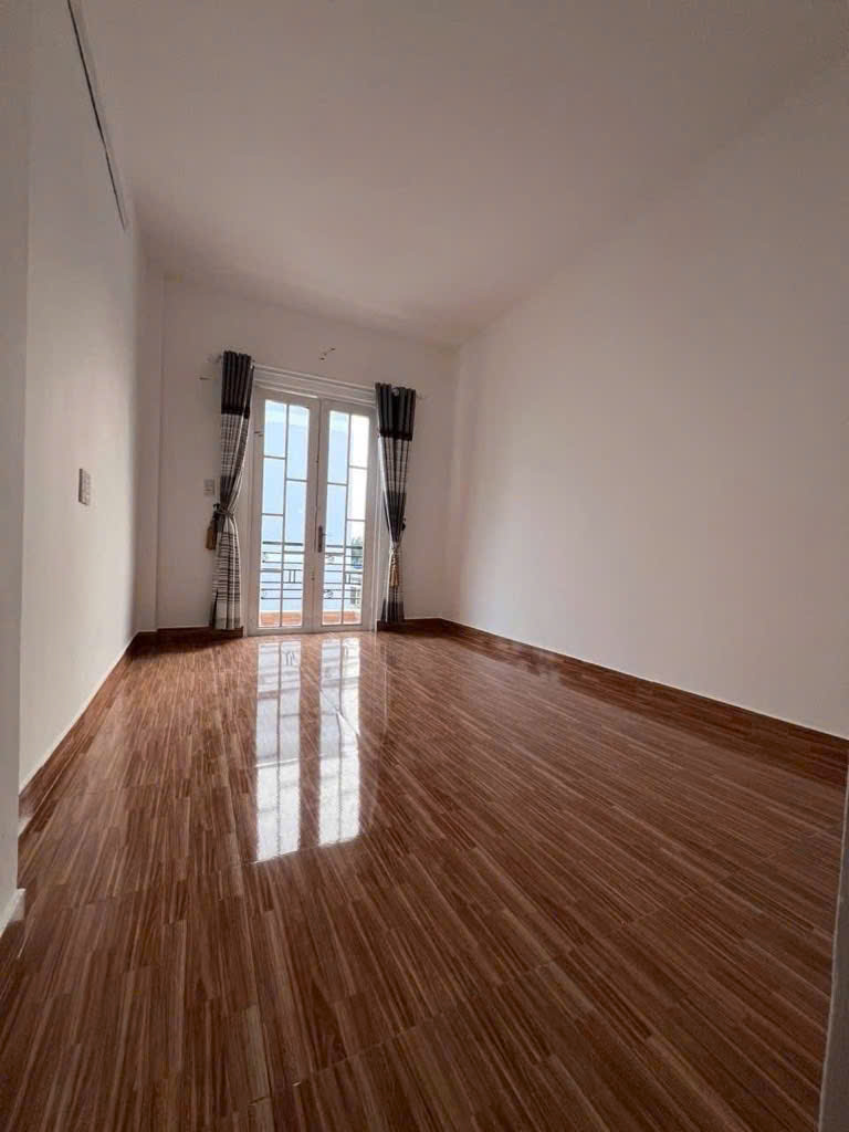 NHÀ 3 LẦU NHỎ ĐẸP – THIẾT KẾ SANG TRỌNG – HẺM XE HƠI 6M – NGAY TT THỊ TRẤN NHÀ BÈ – HUỲNH TẤN PHÁT – GIÁ 2xx TỶ