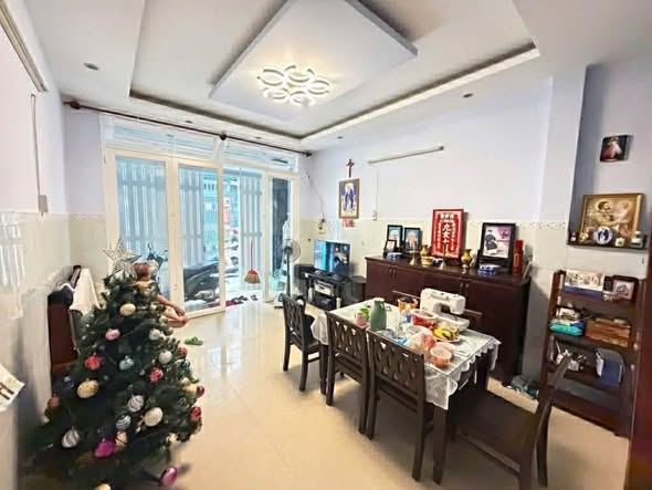 NHÀ NGANG 5M – LÔ GÓC – HẺM OTO ĐỖ CỬA-KV SẦM UẤT QUẬN TÂN PHÚ-GIÁ NHỈNH 4 TỶ