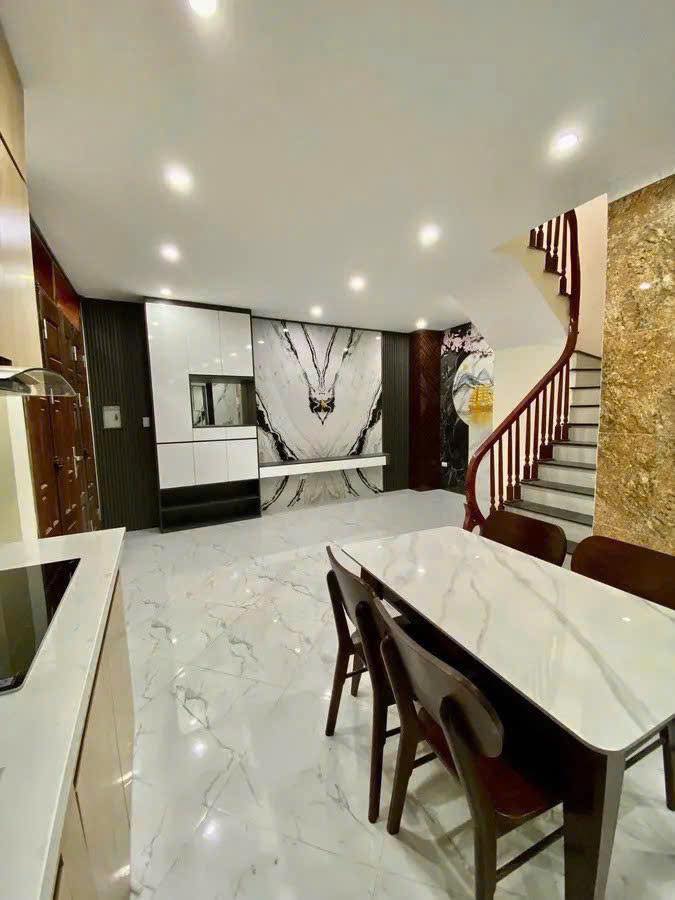 TRUNG TÂM BỒ ĐỀ 35M2 THANG MÁY 6T, Ô TÔ ĐỖ CỔNG, HÀNG HIẾM PHÂN KHÚC 10 TỶ