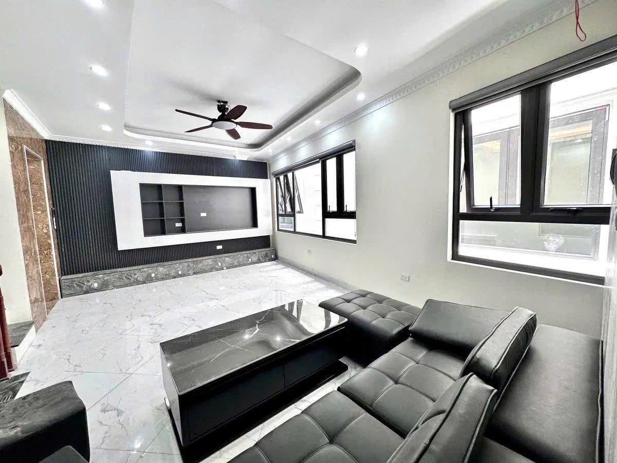 TRUNG TÂM BỒ ĐỀ 35M2 THANG MÁY 6T, Ô TÔ ĐỖ CỔNG, HÀNG HIẾM PHÂN KHÚC 10 TỶ