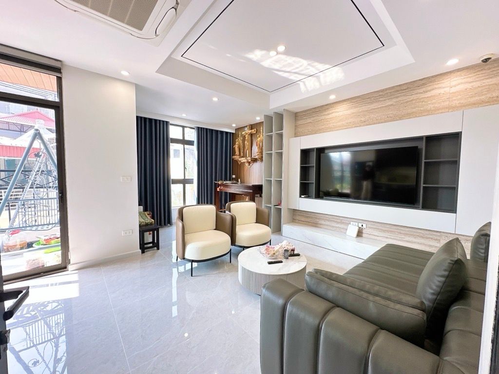 Bán nhà Đẹp Hồng Tiến Dân Xây- oto tránh- Gara thang máy full NT 55m 7 tầng 17,x tỷ