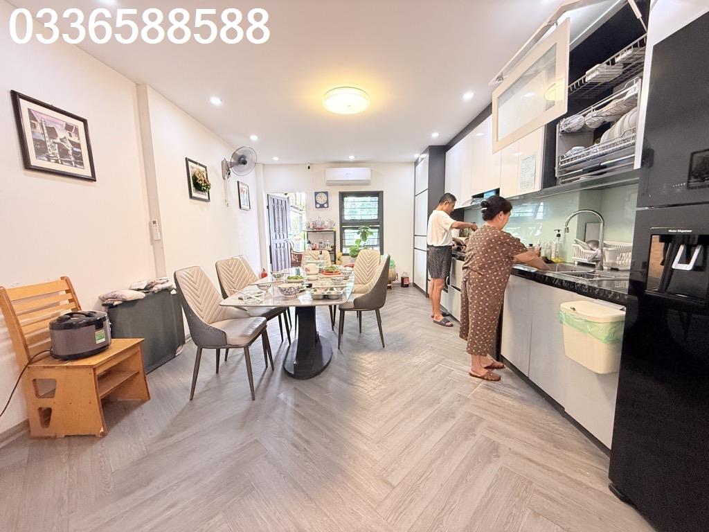 Bán nhà phố Nguyễn Cao trung tâm Thành Phố Hà Nội ô tô của 6 phòng ngủ